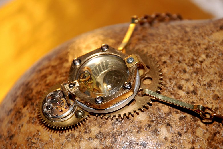 Кулон «Иллюминатор с противовесом». Steampunk. Ручная работа.
